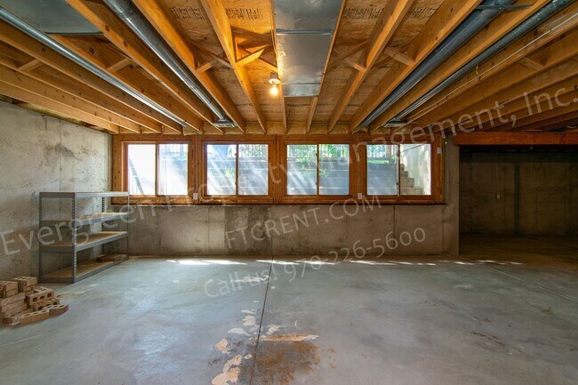 Building Photo - 1223 Red Oak Ct