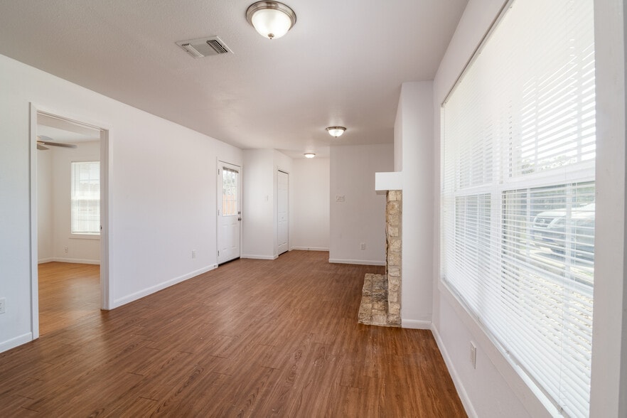 Entry way and living room - 200 Butler Ranch Rd