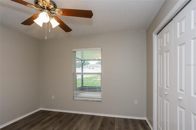 Building Photo - 5499 Moon Valley Dr