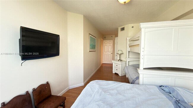 Building Photo - 3530 Mystic Pointe Dr