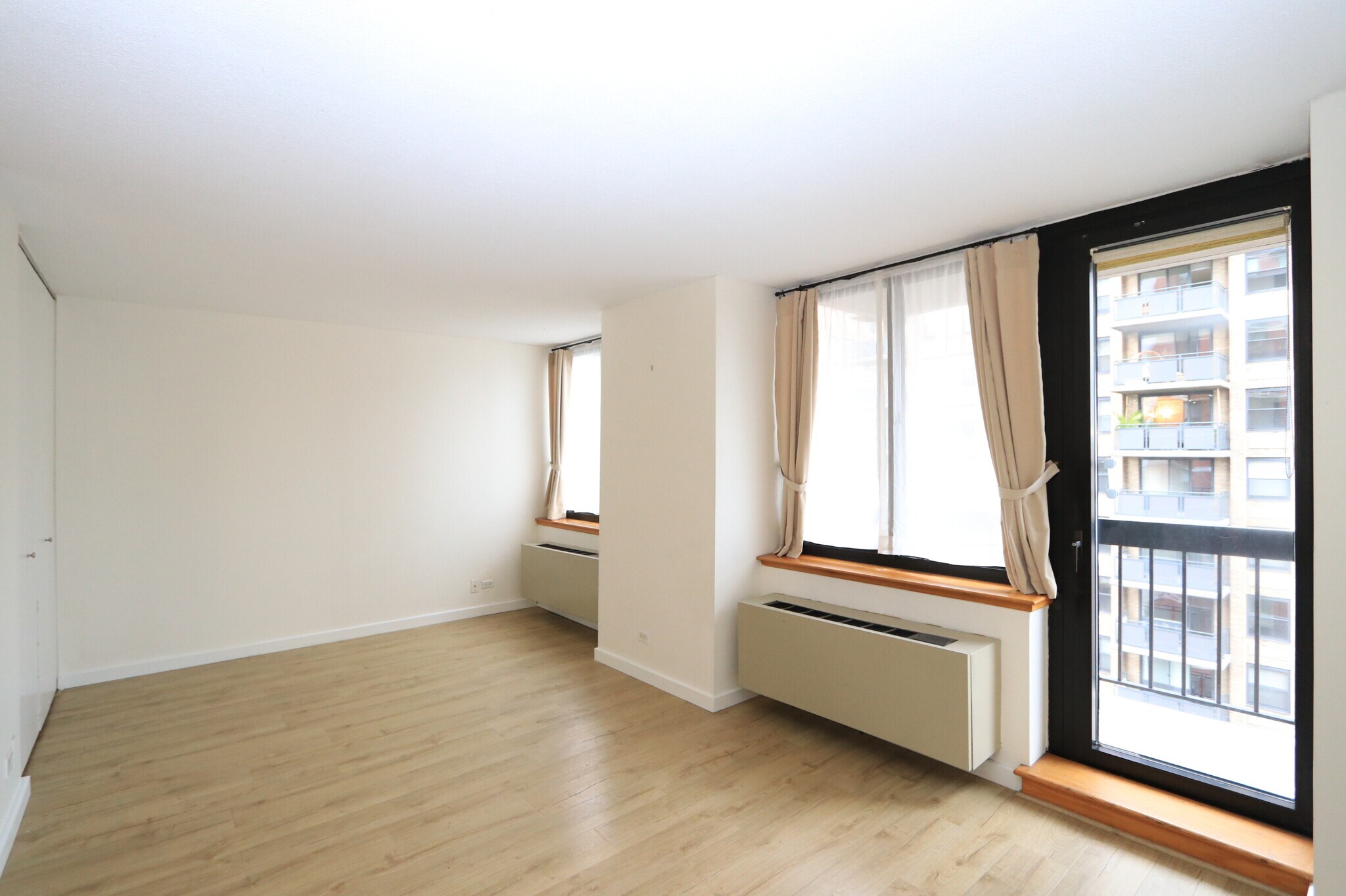Alcove & LR windows - 250 E 40th St