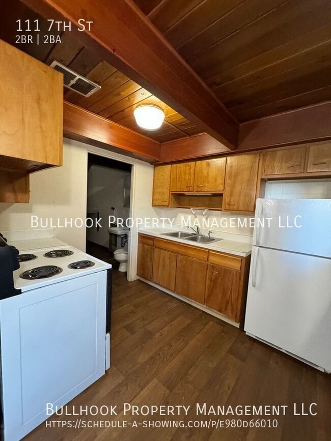 Building Photo - 111 7th St