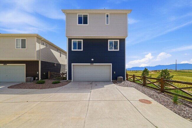 Building Photo - $2,245.95, 3 bed, 2.5 bath, located in Colorado Springs with a Balcony