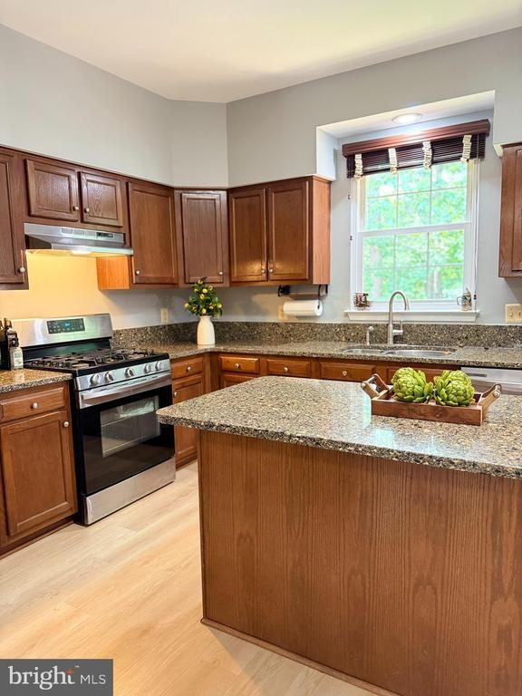 Building Photo - 36 Westhampton Ct