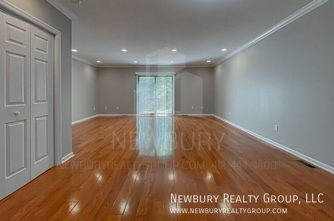 Building Photo - 135 Banksville Pl