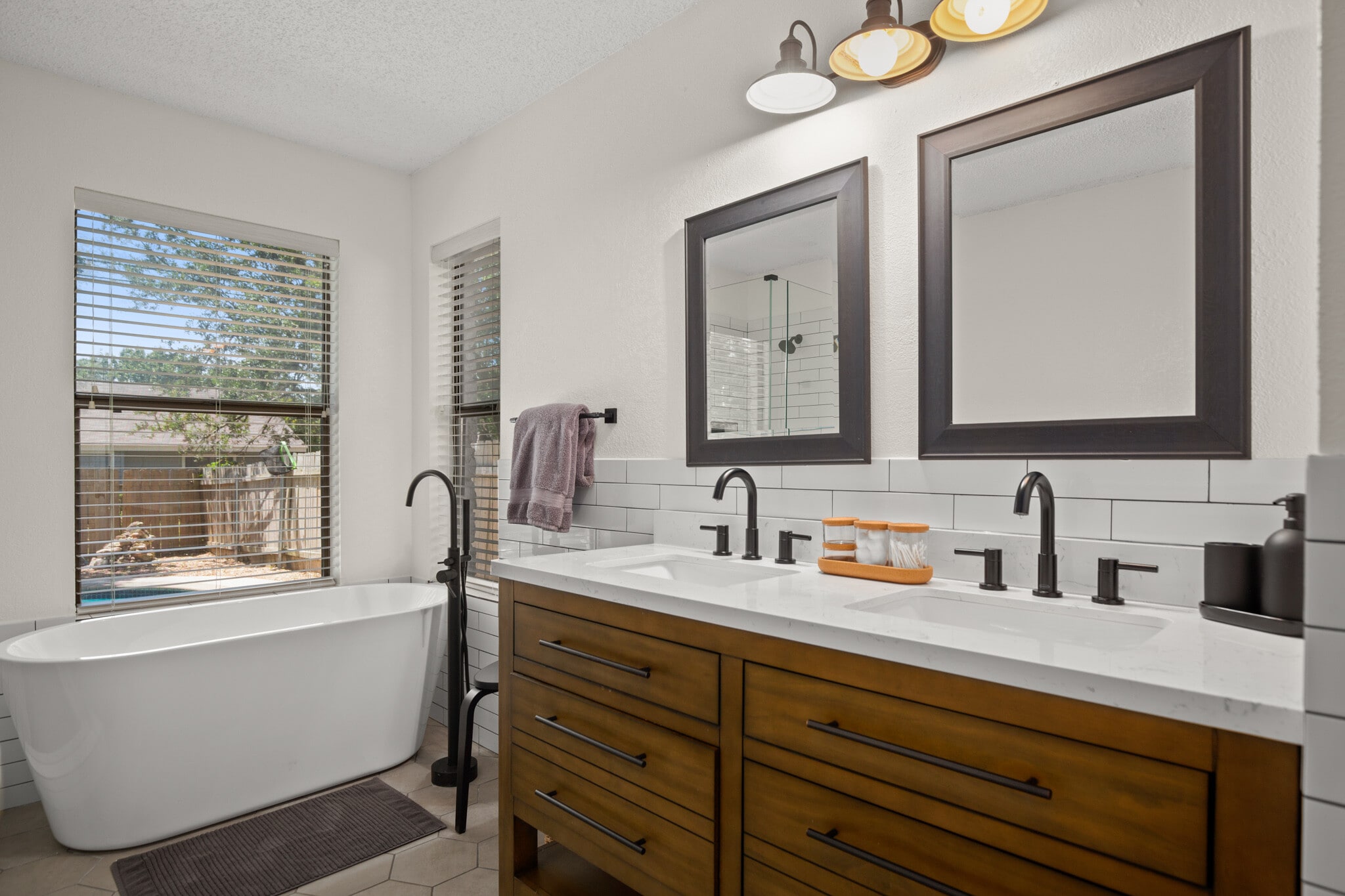 Full bathroom 2 - 8309 Priest River Dr