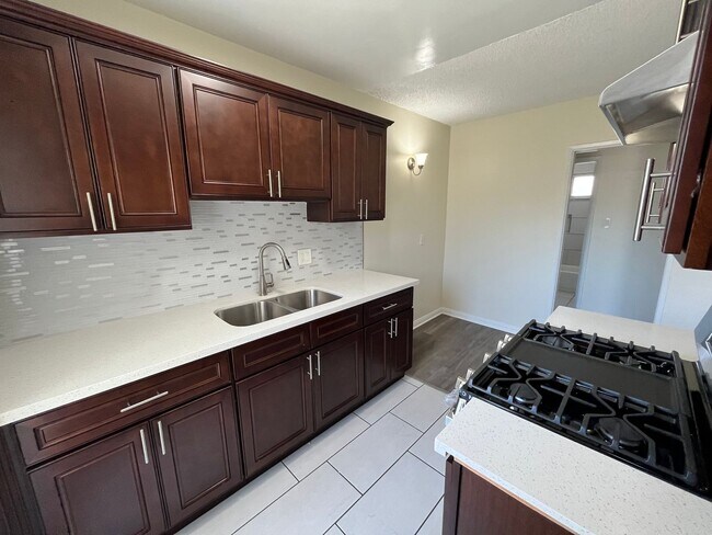 Building Photo - BELLA APARTMENTS: Beautiful 1 Bed - 1 Bath