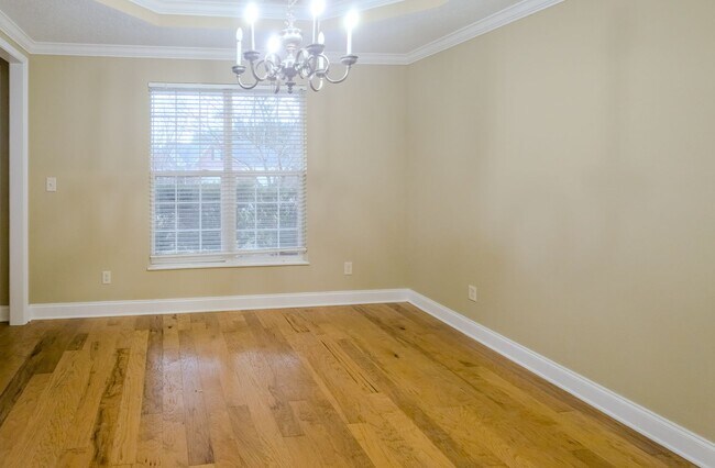 Building Photo - Knoxville 37931 - 4 bedroom 2.5 bath - call Ryan Fogarty 865-333-4840