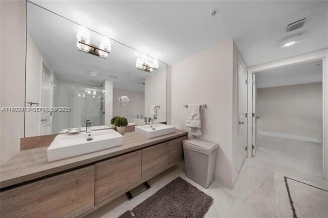 Building Photo - 400 Sunny Isles Blvd