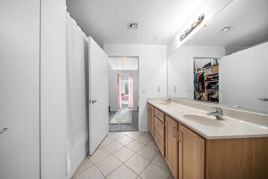 Building Photo - 101 Curry Ave