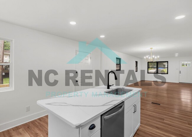 Building Photo - 815 Corona St