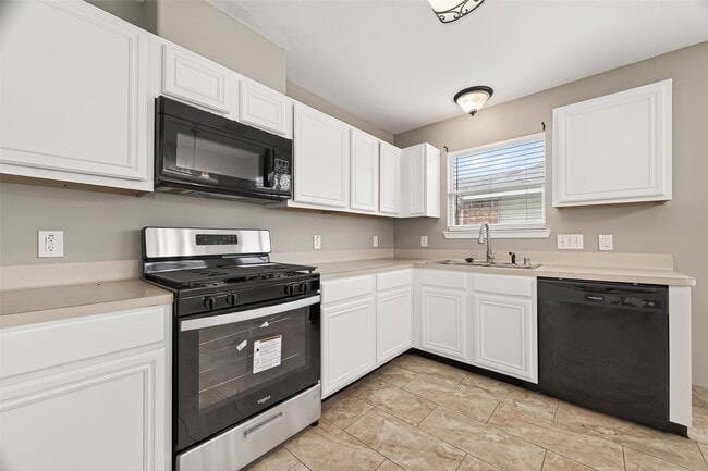 Building Photo - 1411 Heathcote Ln