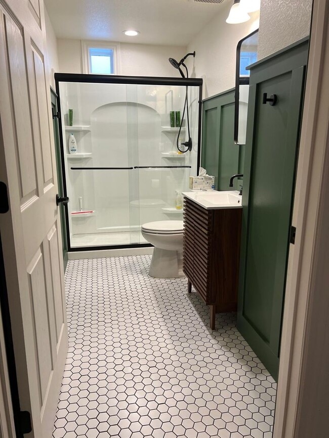 Building Photo - Beautiful 5 Bed 3 Bath in NE Fort Collins!