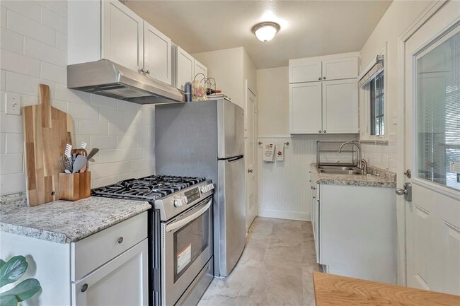 Building Photo - 3911 Avenue F