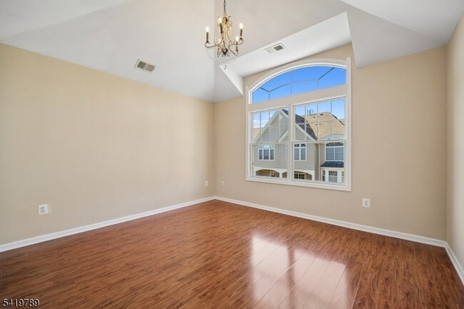 Building Photo - 915 Kensington Ln