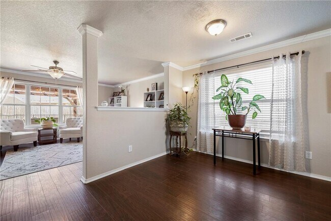 Building Photo - 5005 W Bay Ct