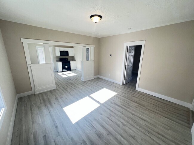 Building Photo - 3 Bed 1 Bath Springfield, MO