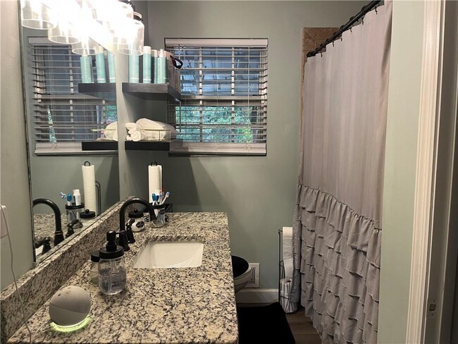 Building Photo - 130 Shaw Dr