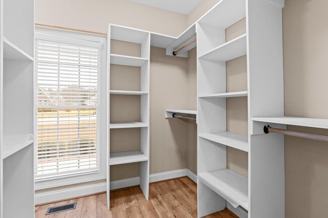Building Photo - 307 Bellhaven Dr