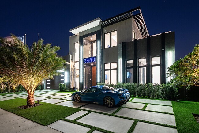 Building Photo - 2650 NE 48th Ct