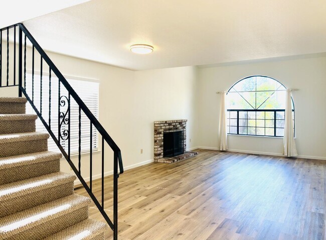 Building Photo - 1537 Yarberry Dr