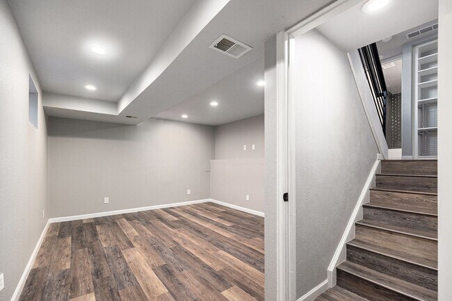 Building Photo - Beautifully Finished Detached Patio Home