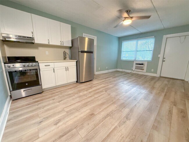 Building Photo - 3211 SW 44th St