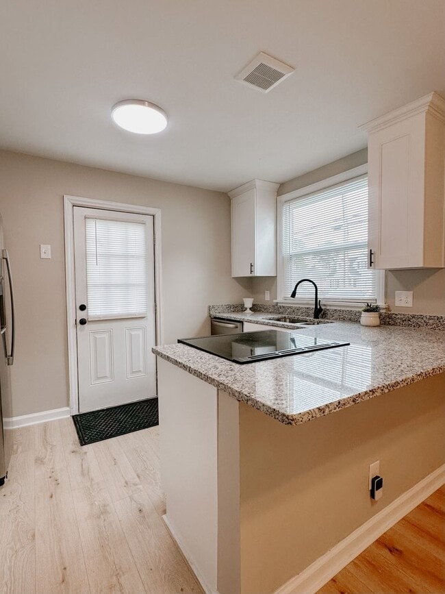 Building Photo - Remodeled 2 bed / 1 bath home