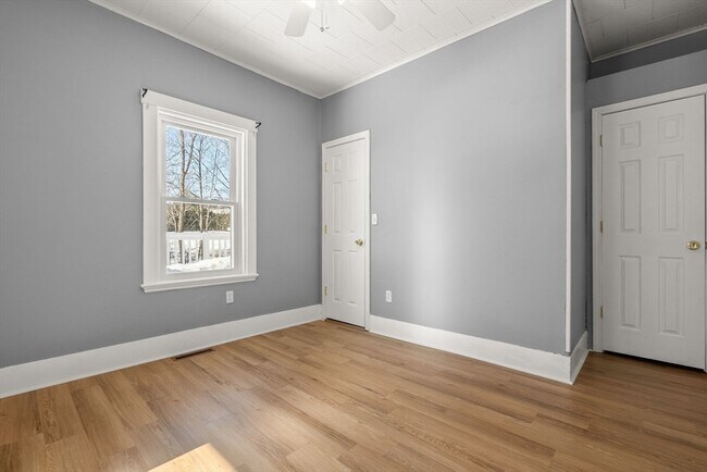 Building Photo - 1104 Pleasant St