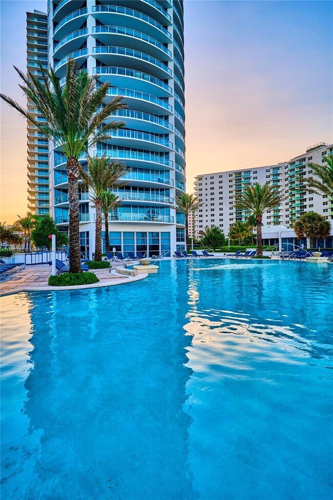 Building Photo - 3101 S Ocean Dr