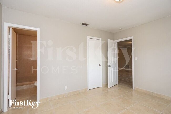 Building Photo - 360 NW 35th Ct