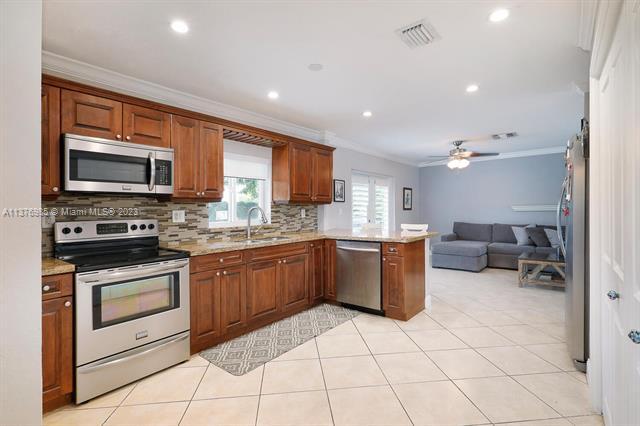 Building Photo - 8800 SW 81st Ave