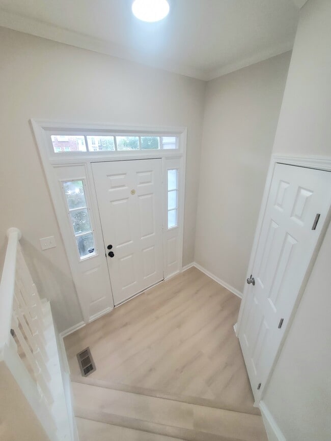 Building Photo - 14142 Betsy Ross Ln