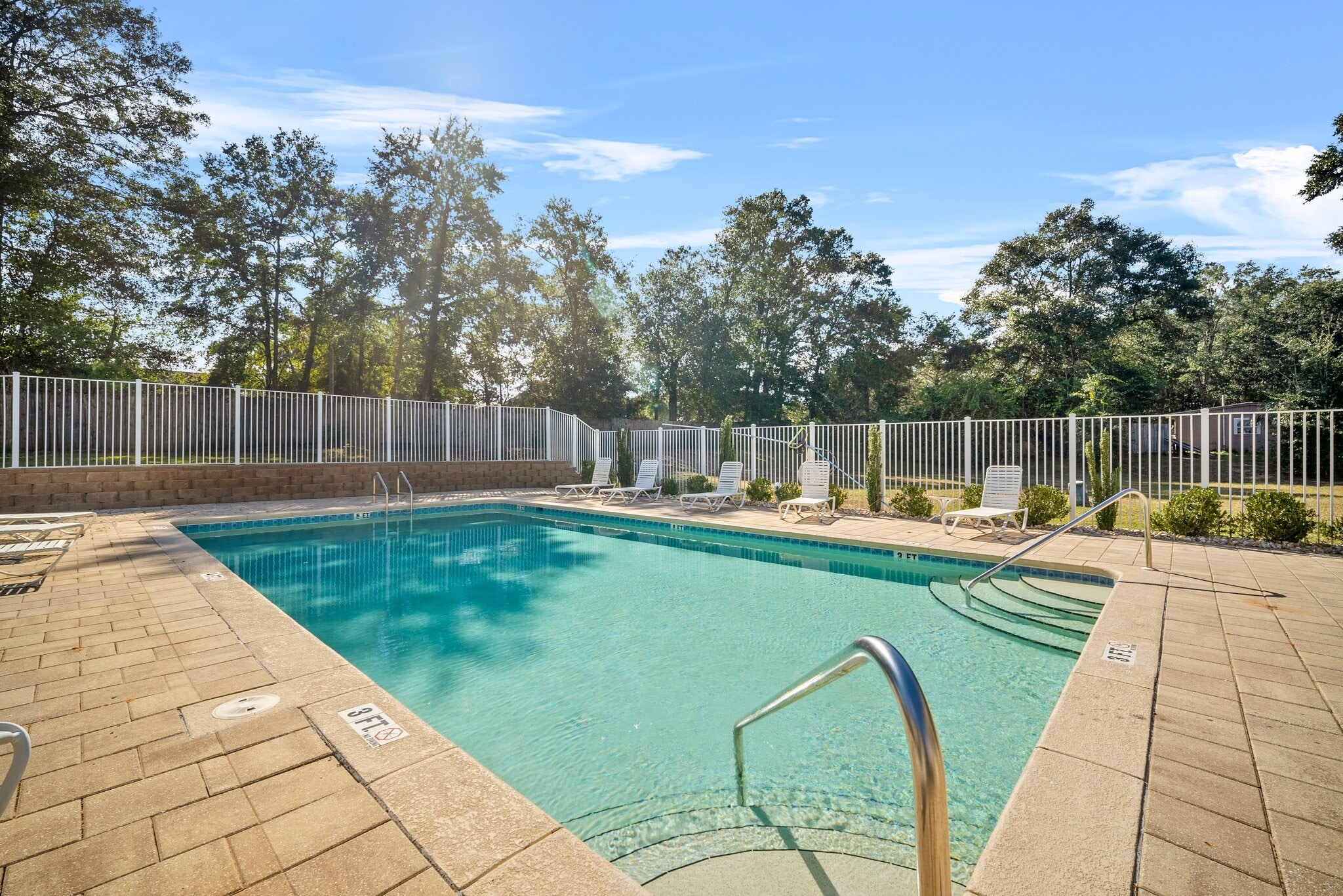 Building Photo - 833 Arbor Lake Dr