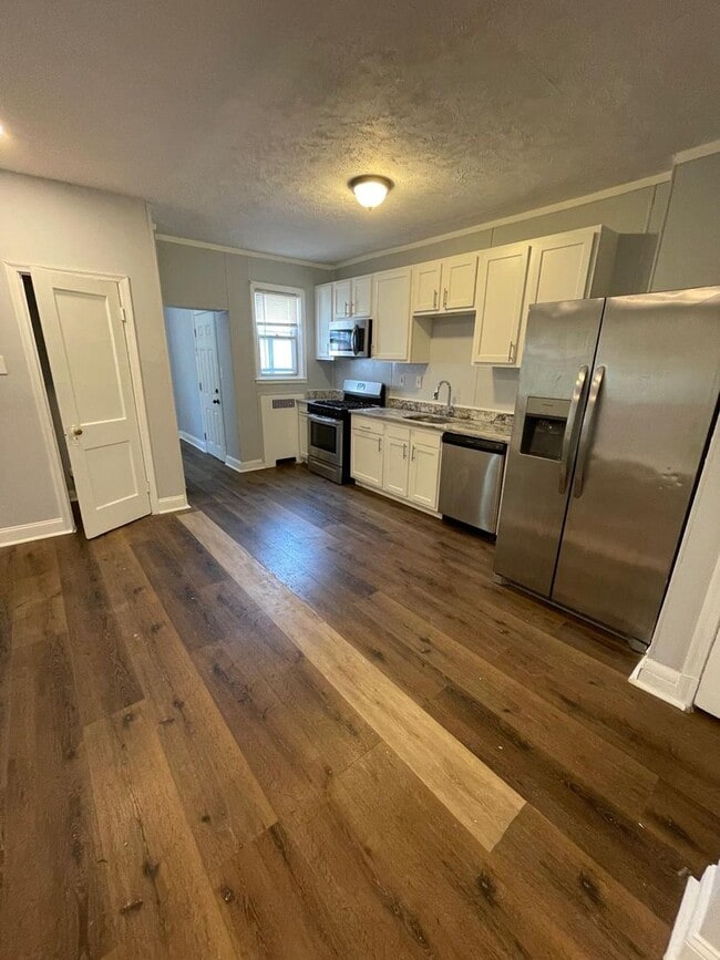 Building Photo - 3840 Dolfield Ave