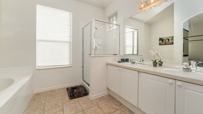 Building Photo - 8150 Fan Palm Way