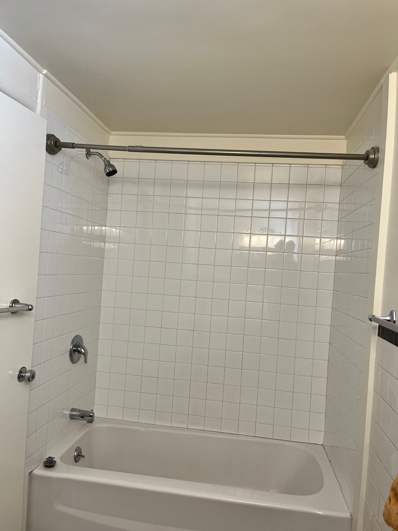 Tiled shower/tub - 114 Buell St