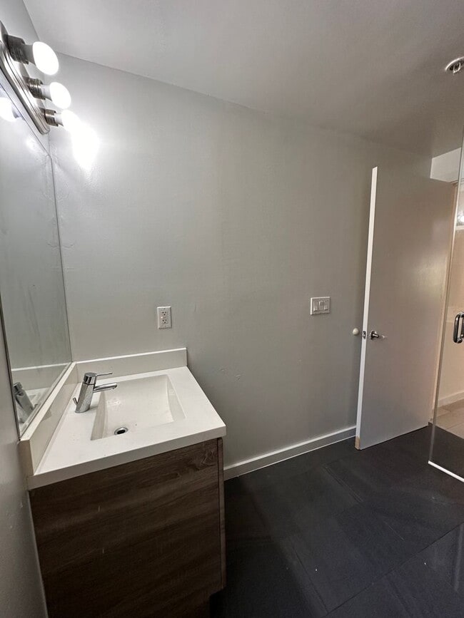 Building Photo - BRAND NEW 1BD APT IN THE HEART OF ART DECO