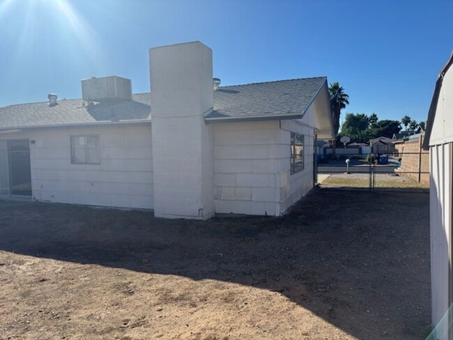 Building Photo - 3Bedroom ranch style home with large backyard
