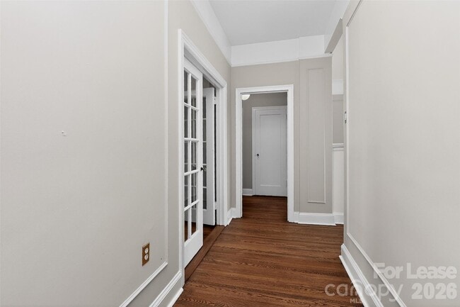 Building Photo - 301 W 10th St