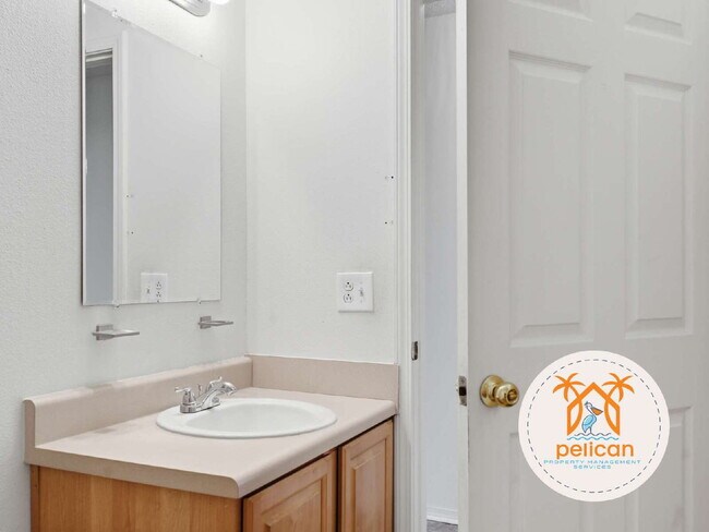 Building Photo - Charming 3-Bedroom Home with Spacious Open Layout – Minutes from Downtown Pensacola!