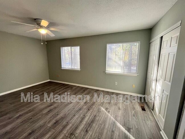 Building Photo - 527 Tibet Ave