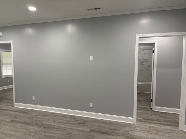 Building Photo - Fully renovated 3 bedroom 2 bathroom house!   Lawn Care Included