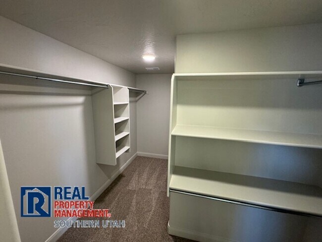 Building Photo - River Trail Townhome