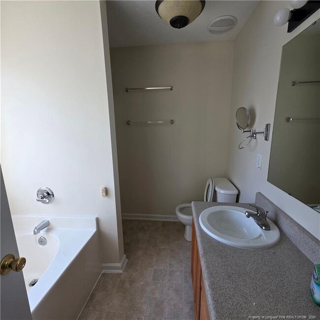 Building Photo - 109 Silverberry Ct