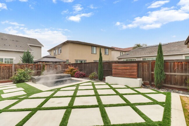 Building Photo - Beautiful 4-Bedroom, 3-Bath Home on a Quiet Cul-de-Sac in Woodland