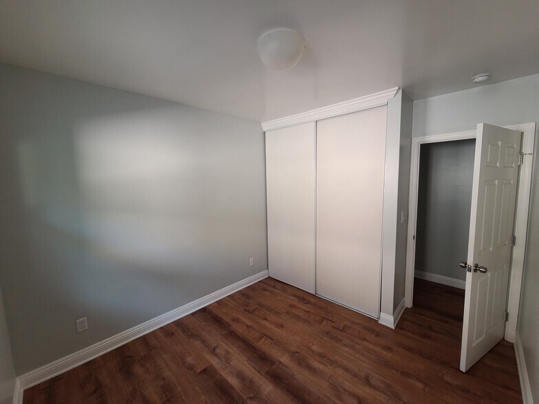 Building Photo - 639 W 43rd St