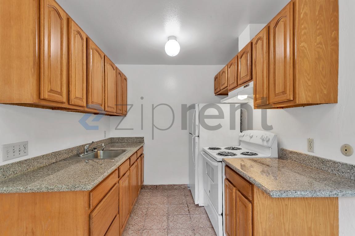 Building Photo - Unit 2
