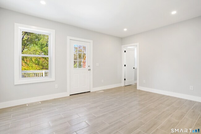 Building Photo - 173 Wellsville Ave