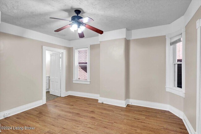 Building Photo - 1802 Deerwood Ave